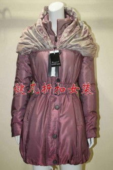 東莞市健凡服飾新款上市，打造時(shí)尚麗人風(fēng)范